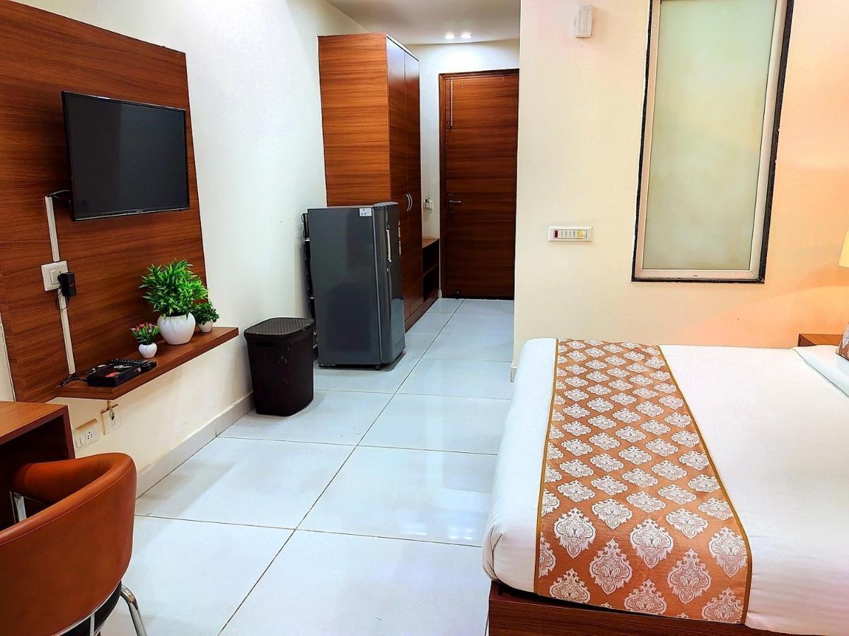 Hotel When In Gurgaon - Opposite To Artemis Hospital Exterior foto